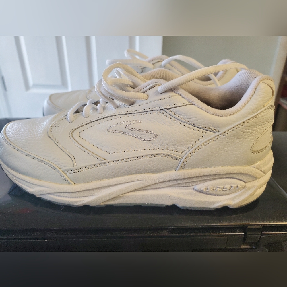 Brooks womens sneaker